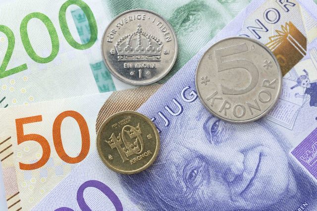 Swedish krona slips ahead of CPI data
