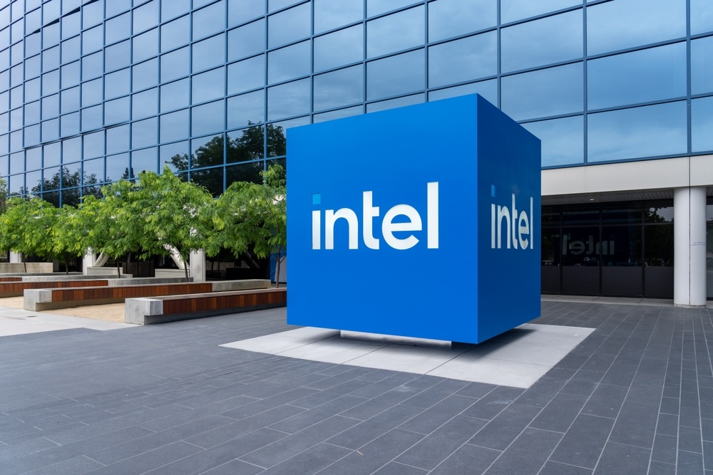 Intel Lowers Revenue Forecast Affected by Huawei Ban
