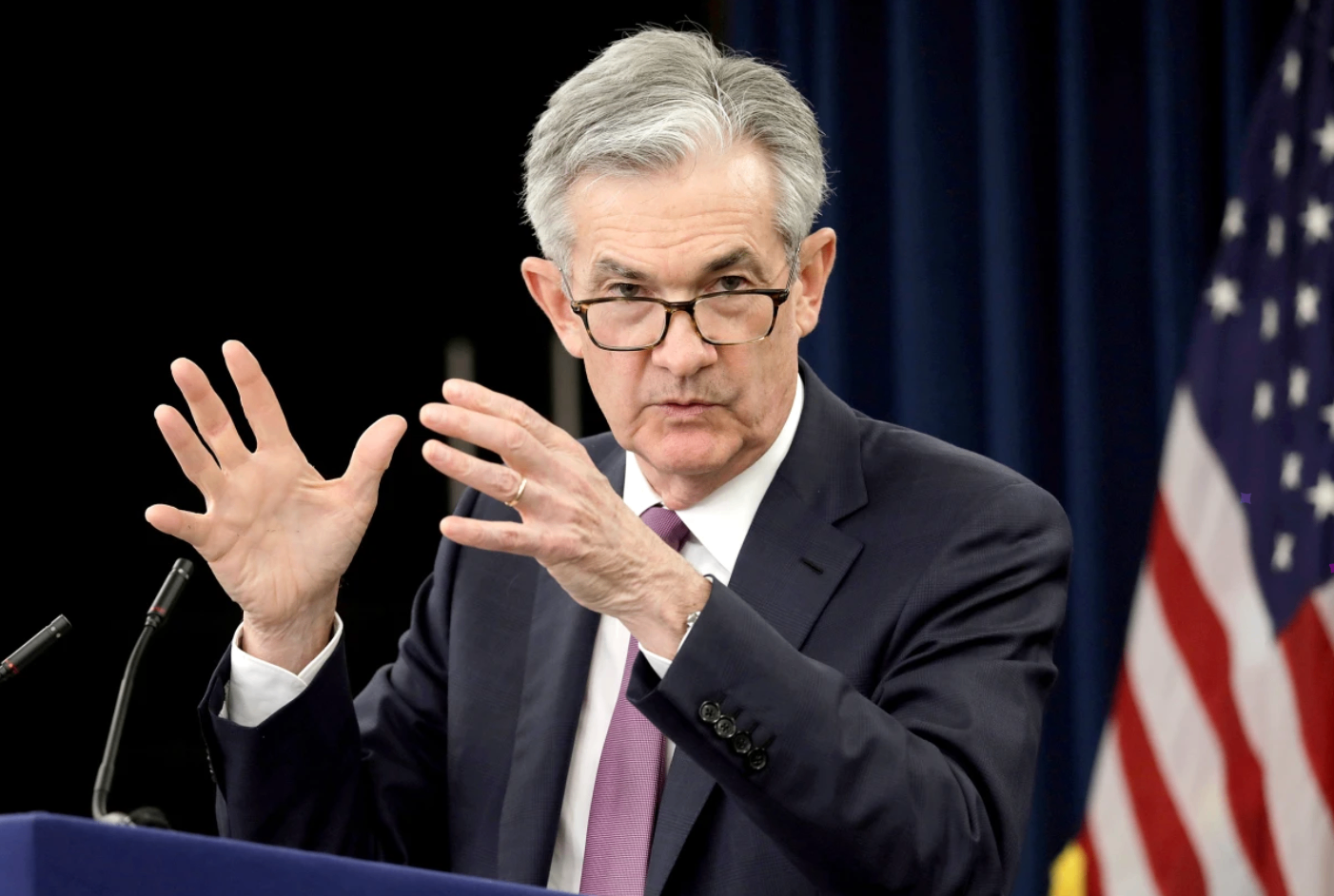 Powell Says Fed More Likely to Cut Rates than Raise Them