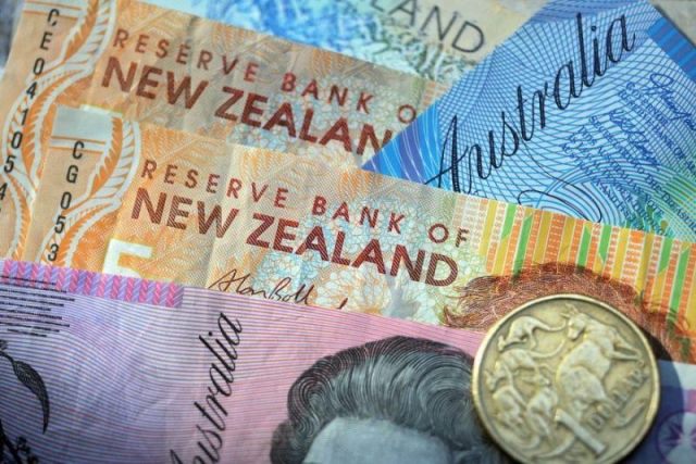 Australian dollar falls from one-week high against New Zealand dollar ahead of RBA minutes
