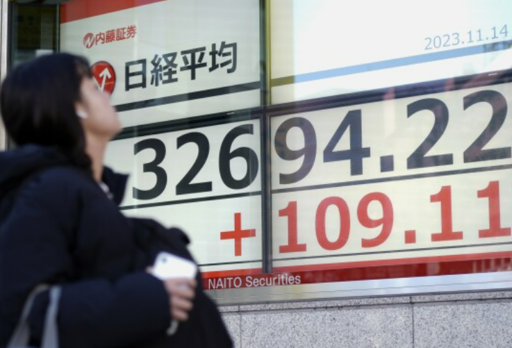 日本股市收盘时走低 日经 225 指数微跌