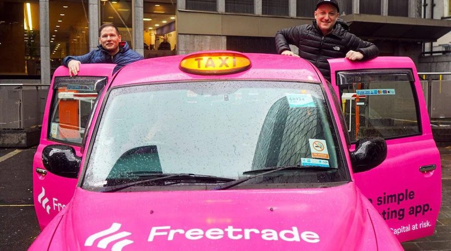 Freetrade Acquires Stake UK Arm, Challenging Robinhood's Expansion