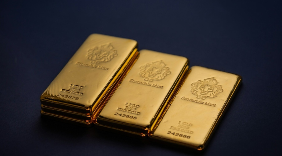 Gold Achieves Strongest Quarter in 8 Years: Geopolitics and China's Stimulus Fuel Surge