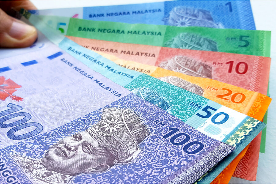 USD/MYR edges lower as US economic concerns deepen