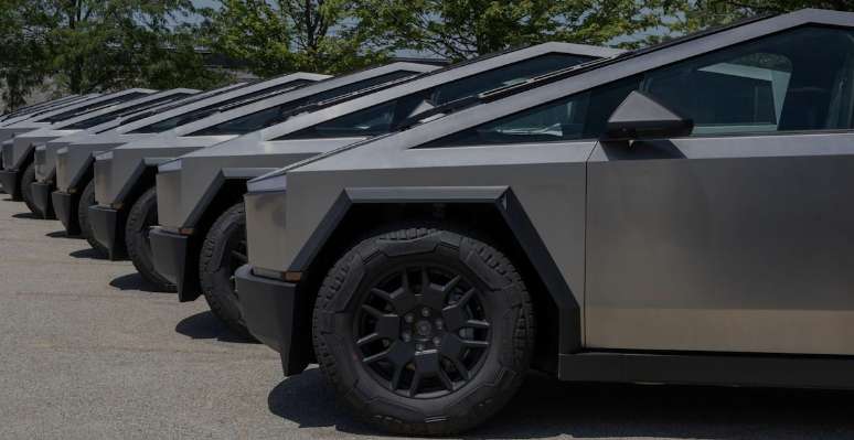 竞争对手领先，特斯拉的Cybertruck面临大幅下滑
