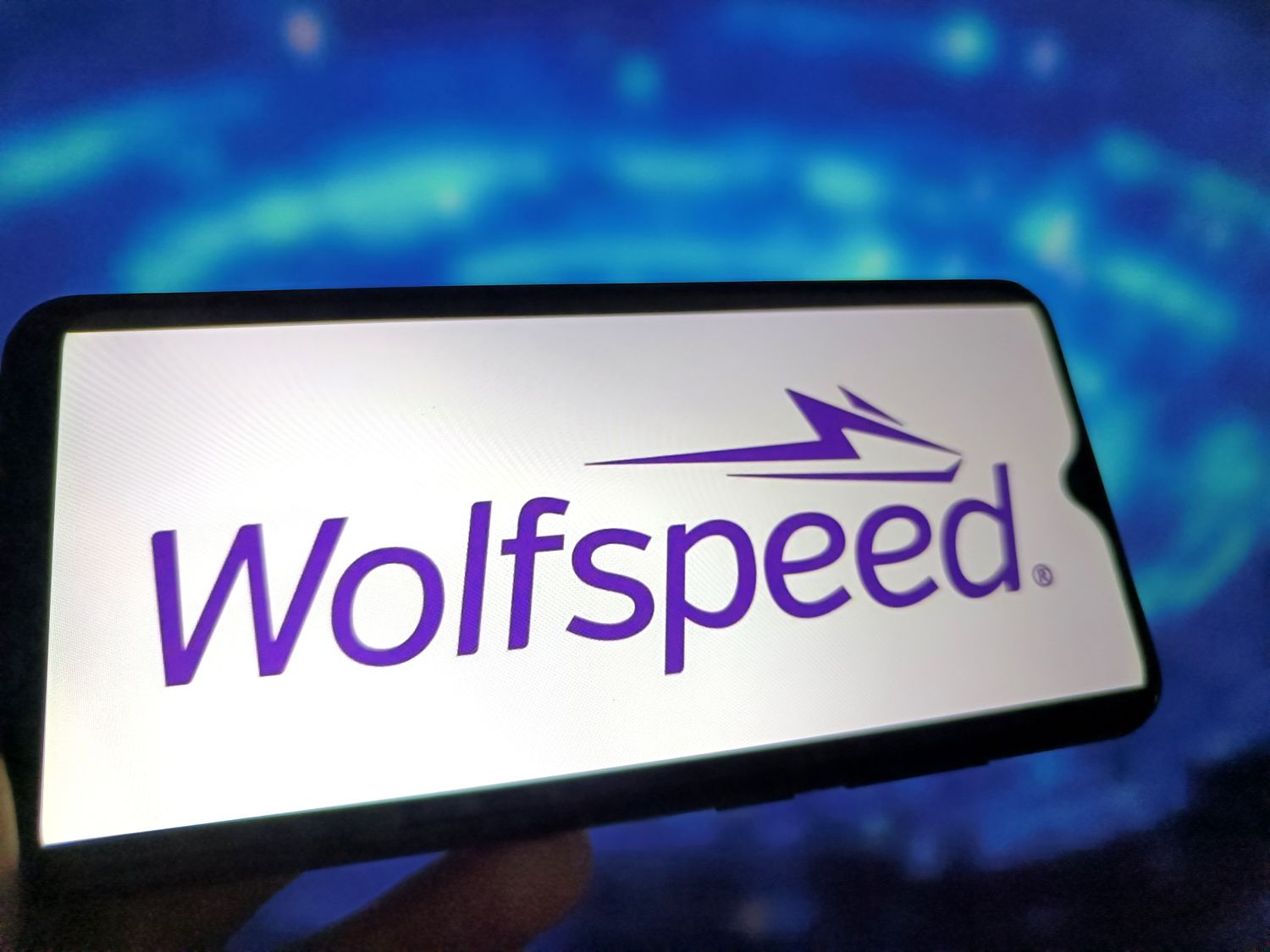 WOLF股价飙升100%，新CFO信号财务重置;目前股价在重组进展中从低点上涨6倍\n
