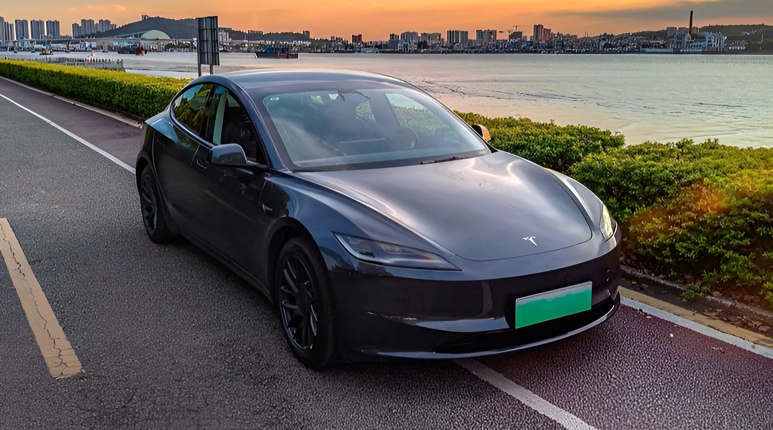 Model 3 + がテスラの中国最高級モデルとなり、 37，950 ドルから