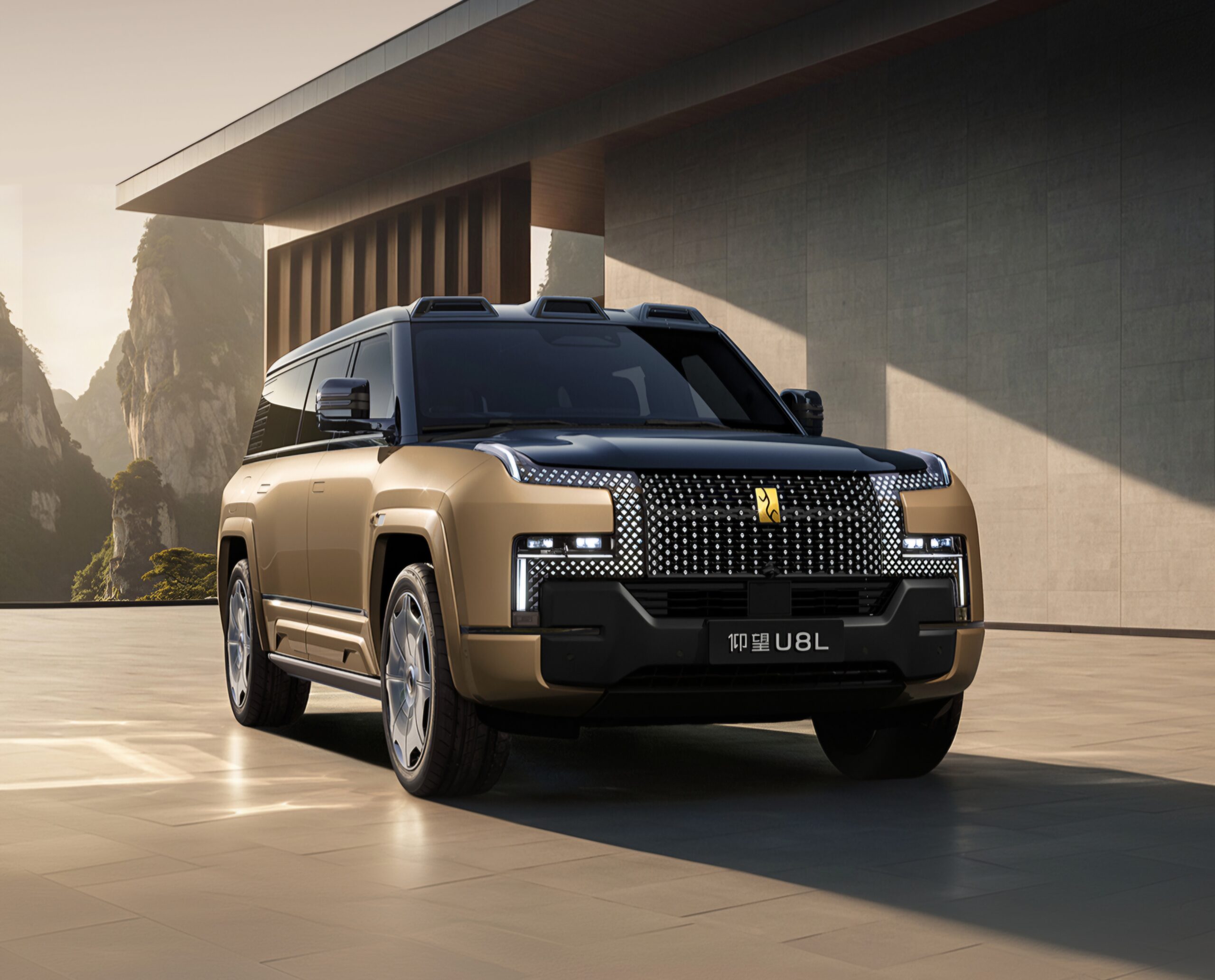 BYD Yangwang U8L EREV with 1,180 hp, &quot;God’s Eye&quot; A, and 1,160 km range launched at 179,800 USD