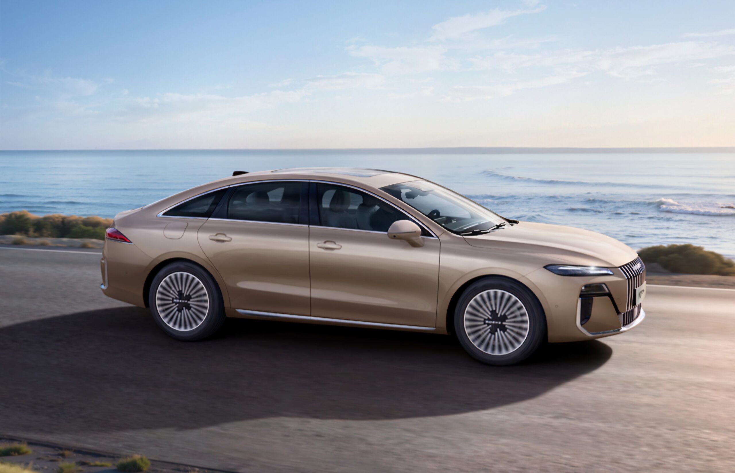 SAIC’s Roewe M7 PHEV with 2,050 km range and ByteDance’s AI model launched from 12,100 USD