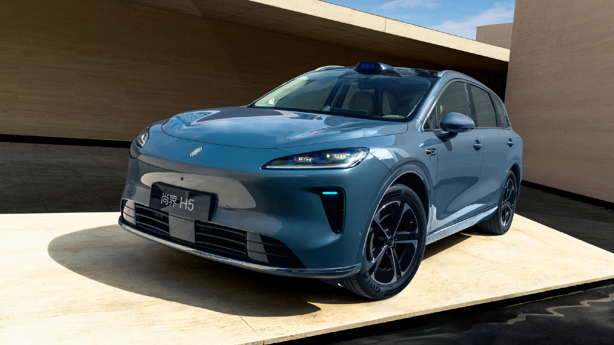 Saic H5 electric SUV from Huawei got 10,000 orders in one hour in China