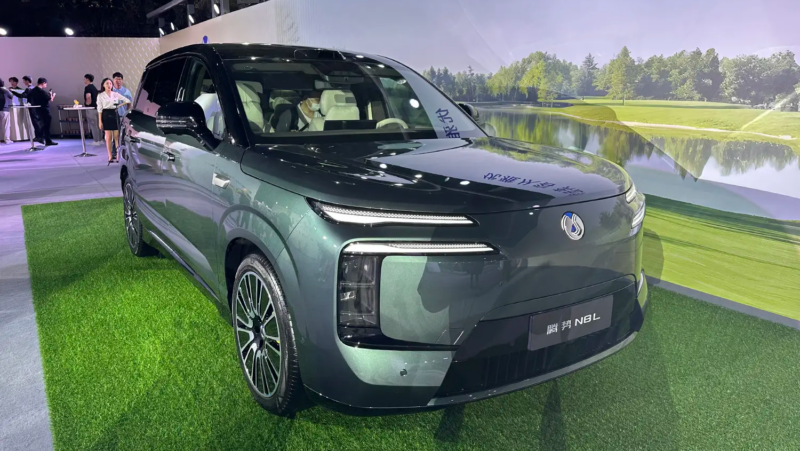 BYD’s Denza N8L with 762 hp opens pre-sales, starting from 44,500 USD