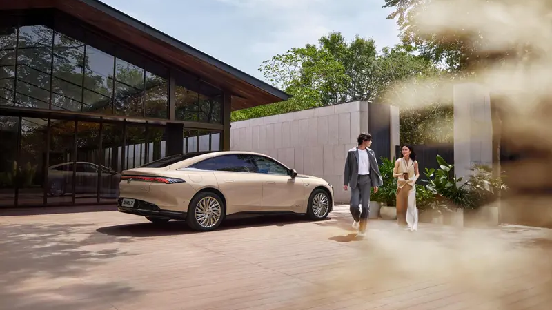 Buick Electra L7 interior unveiled with dual 120° zero-gravity seats