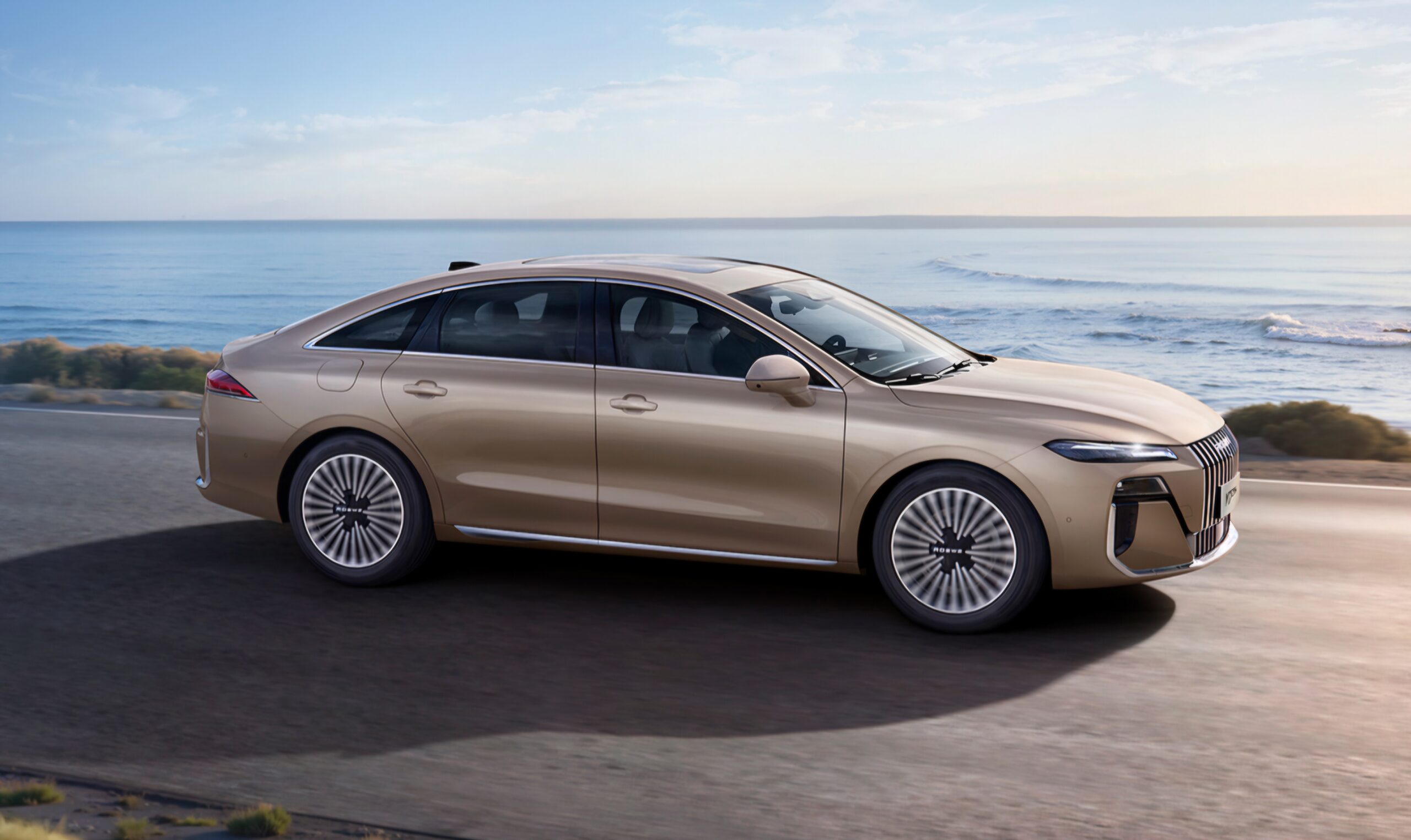 SAIC’s affordable Roewe M7 PHEV with 2,050km range starts pre-sale at 13,700 USD