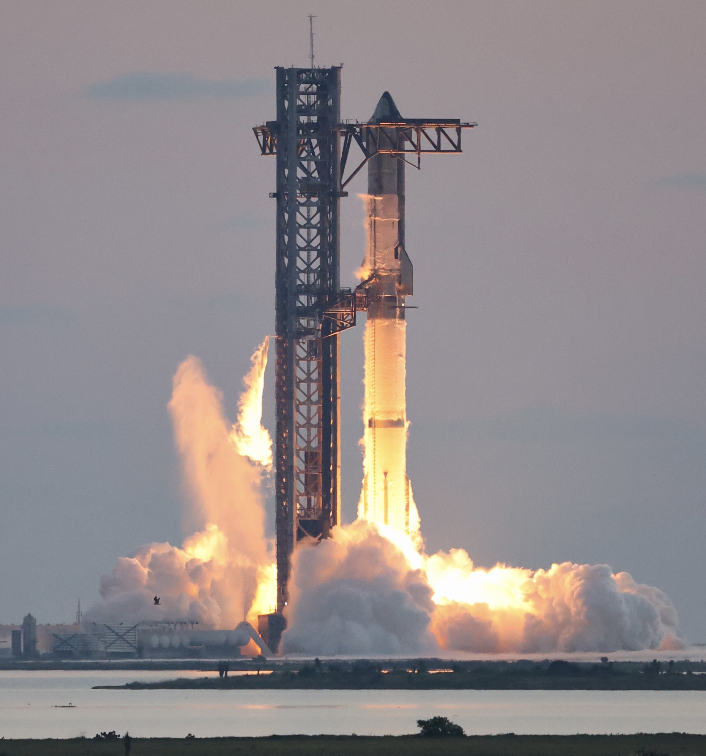 EchoStar股价因与SpaceX达成170亿美元频谱交易而上涨