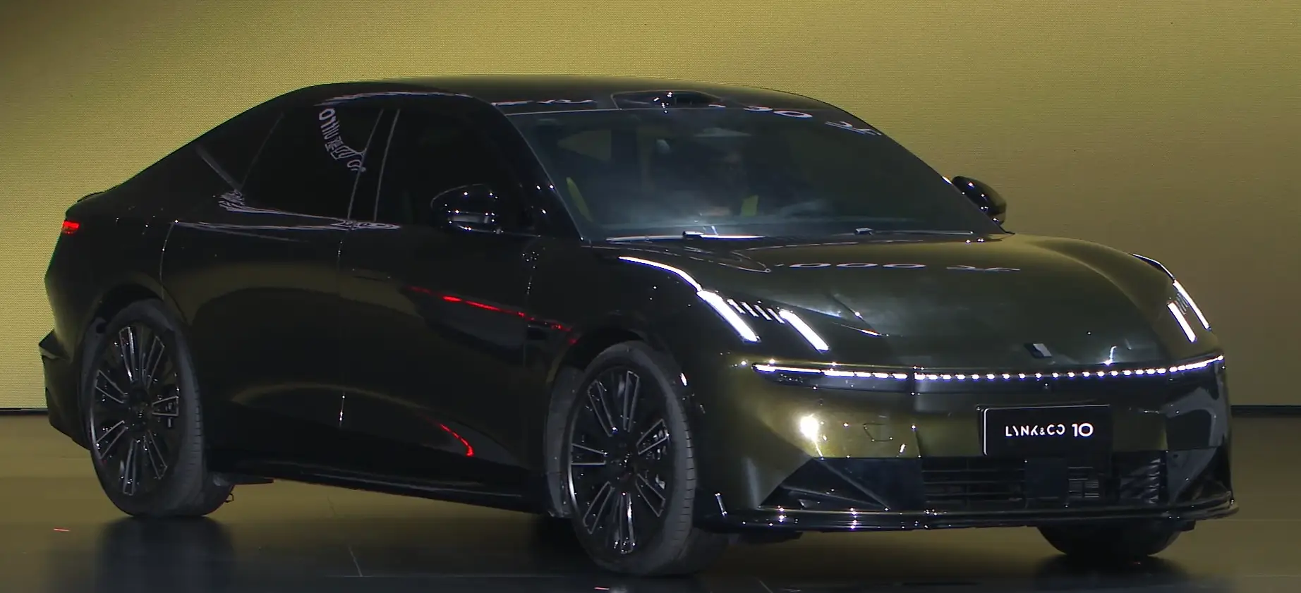 Lynk &amp; Co 10 EM-P sedan with 523 hp launched, starting from 22,800 USD