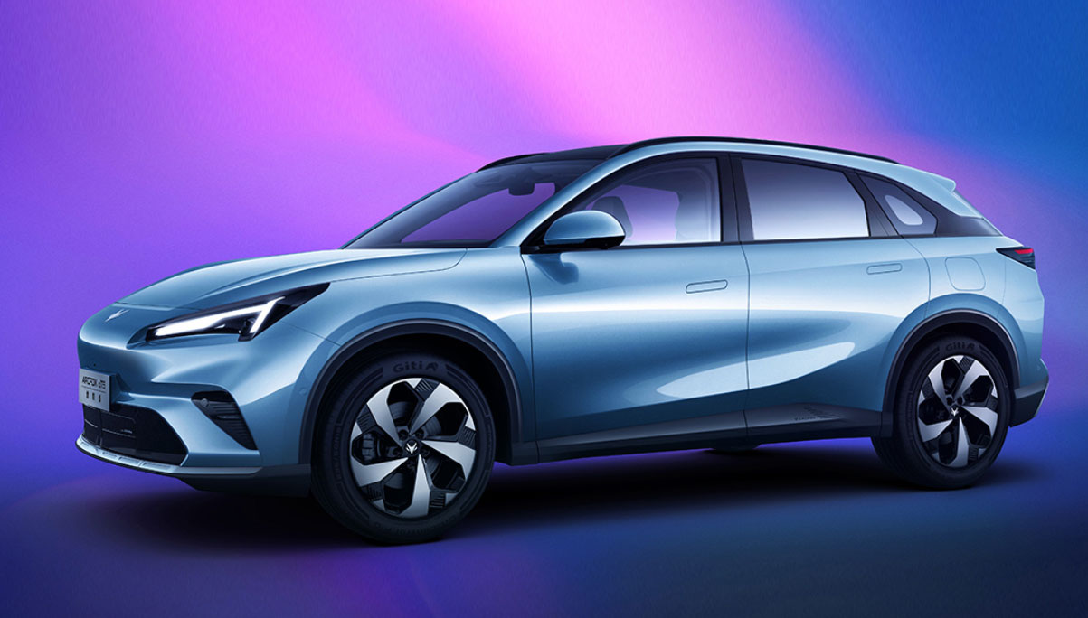 Arcfox 、 BAIC ユニットが EREV レースに参加し、初の長距離 EV をからかう