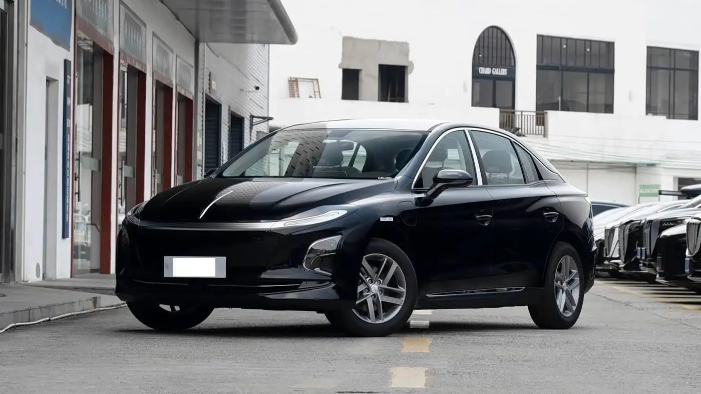 FAW 、 12，600 USD から始まる Hongqi E—QM 5 バッテリースワップエディションを発表