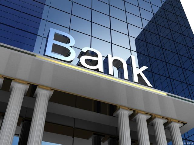 惠誉或全面下调数十家银行评级，美国银行业或再经历动荡