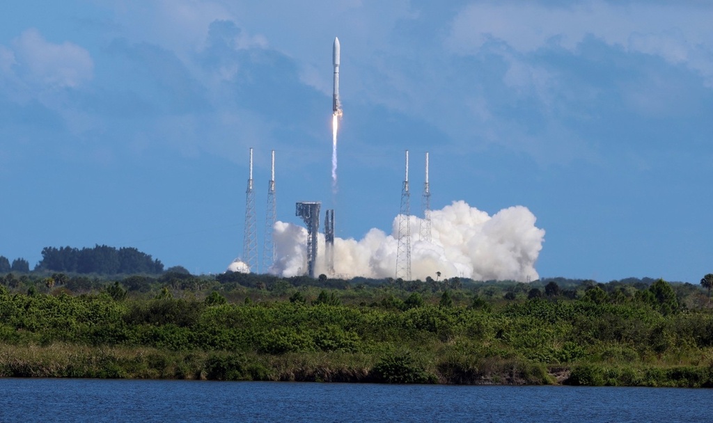 Amazon launches first pair of "Kuiper" test satellites to mark SpaceX "star chain"