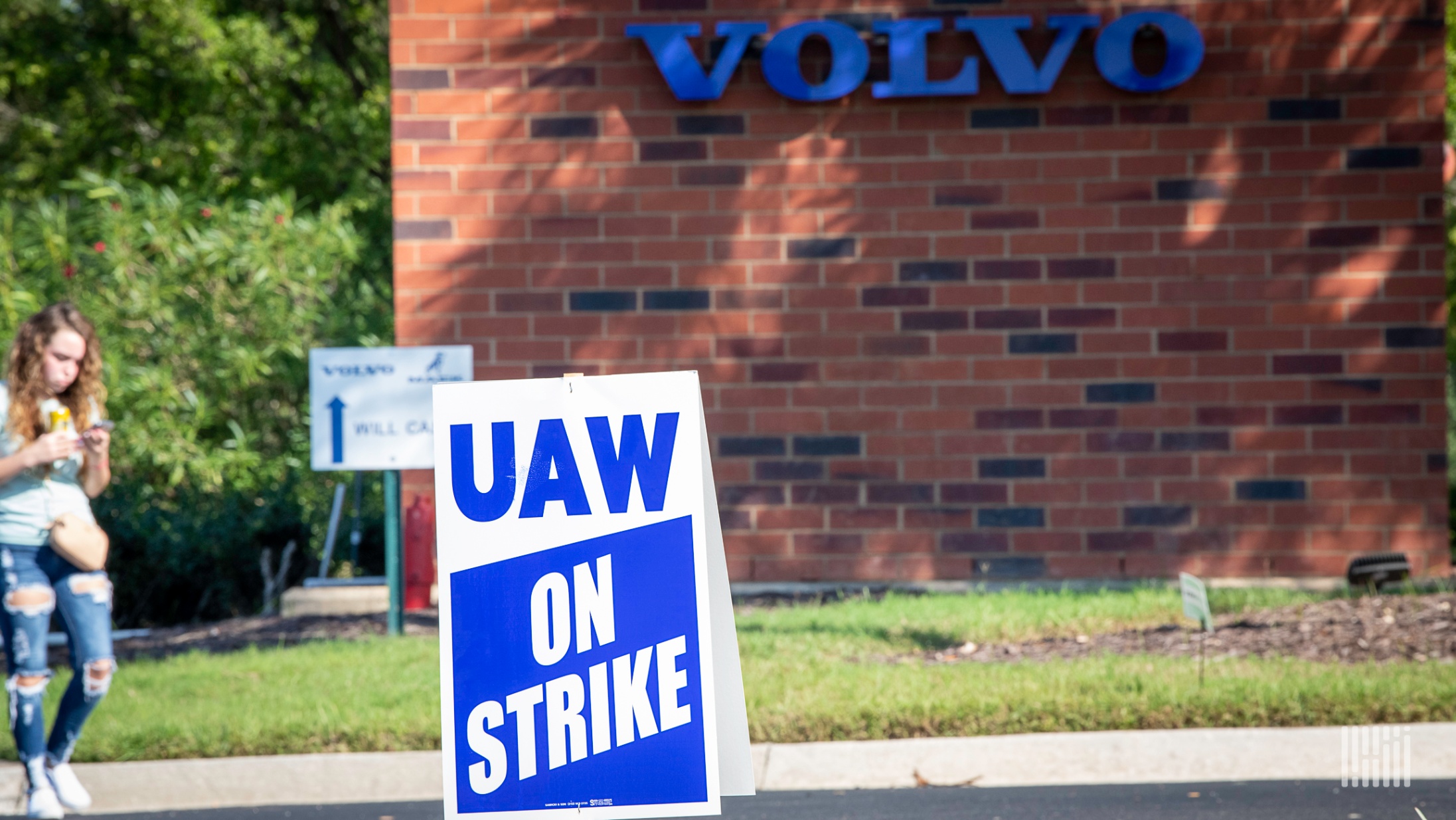 UAW "strike wave" flocked to Volvo's Mack Trucks today and pressed the "pause button."