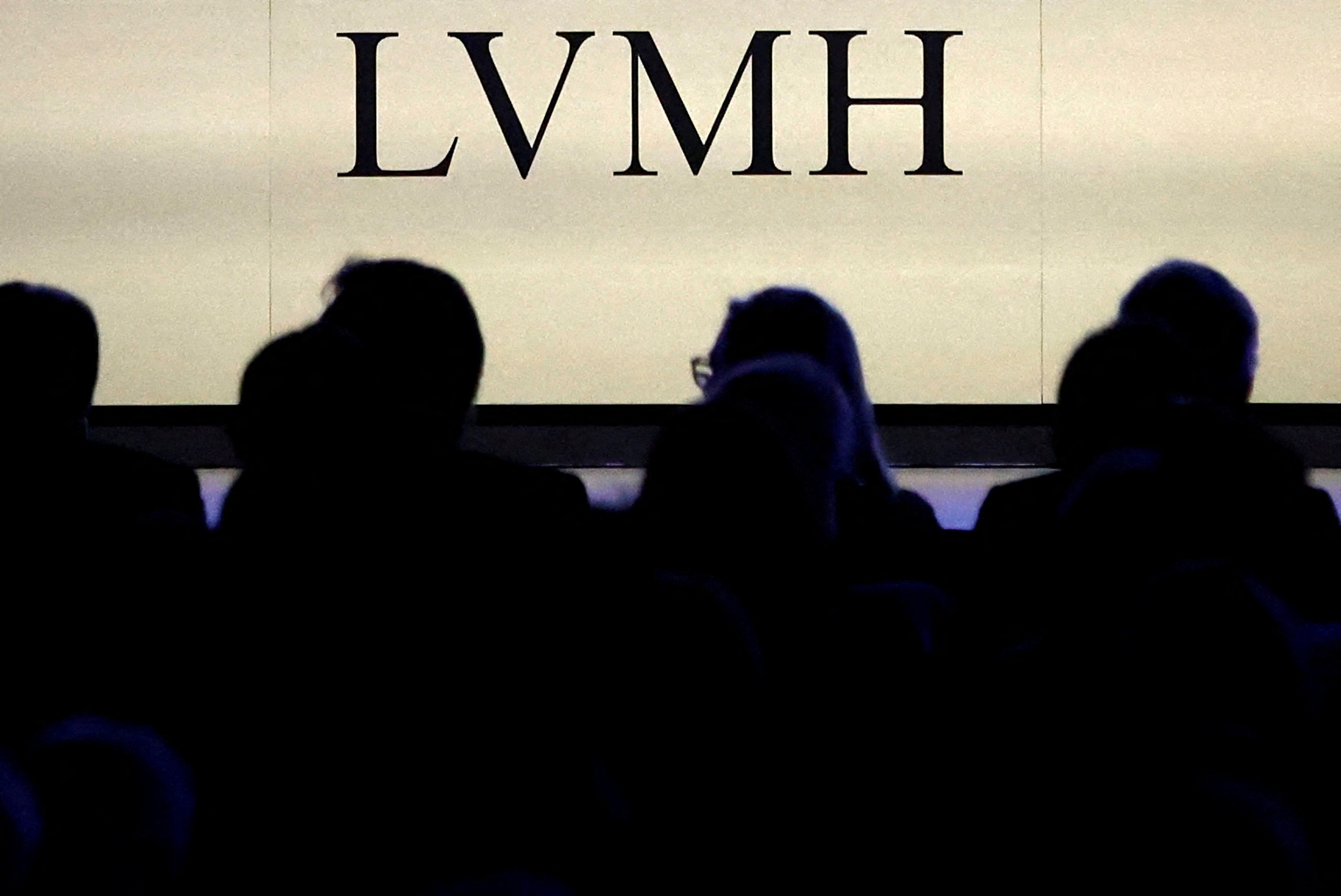 LVMH Group's Q3 results fell short of expectations, and the "highlight moment" of luxury goods is fading.