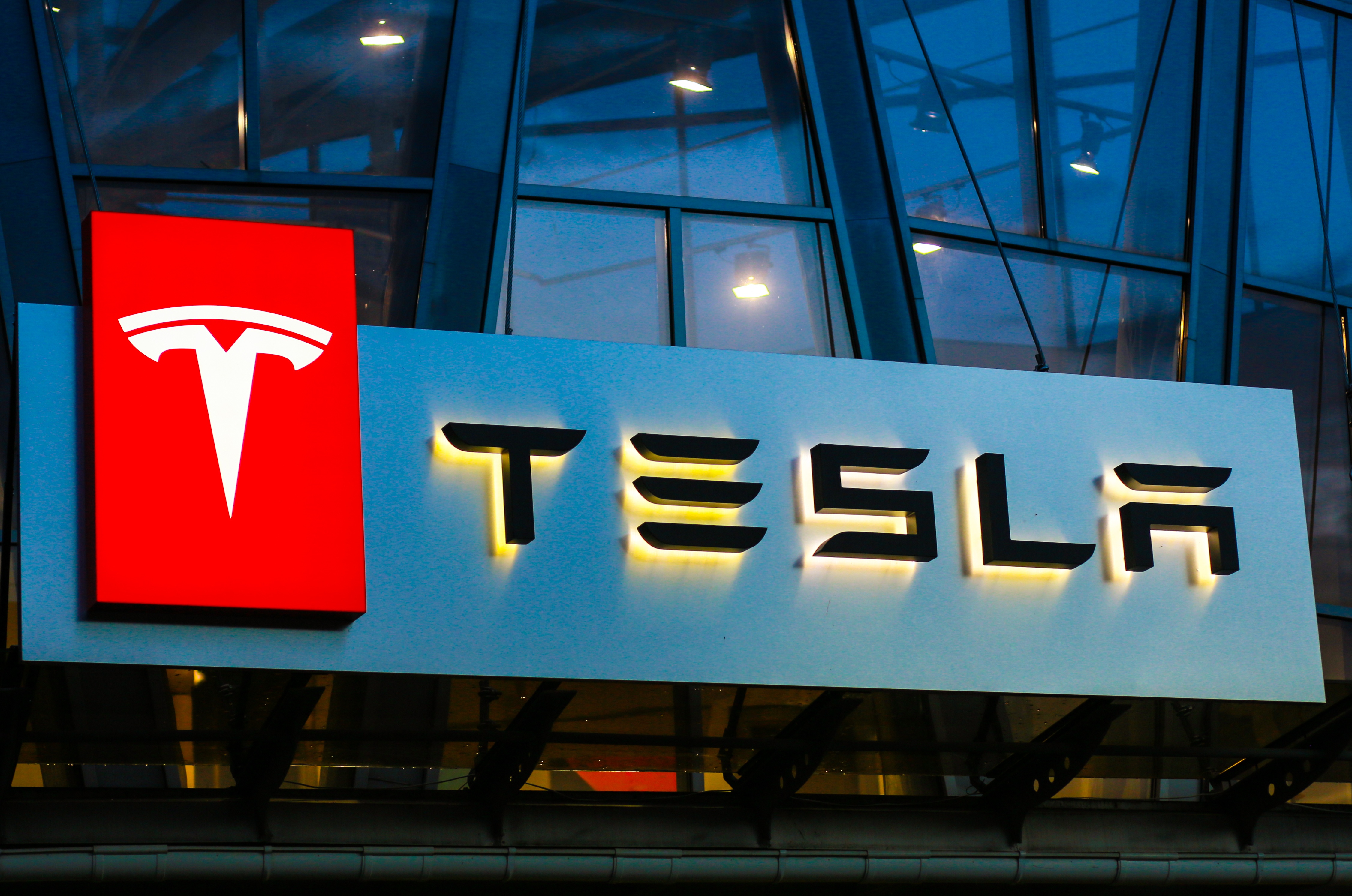 Tesla's China Shipments Weak, Stock Plunges