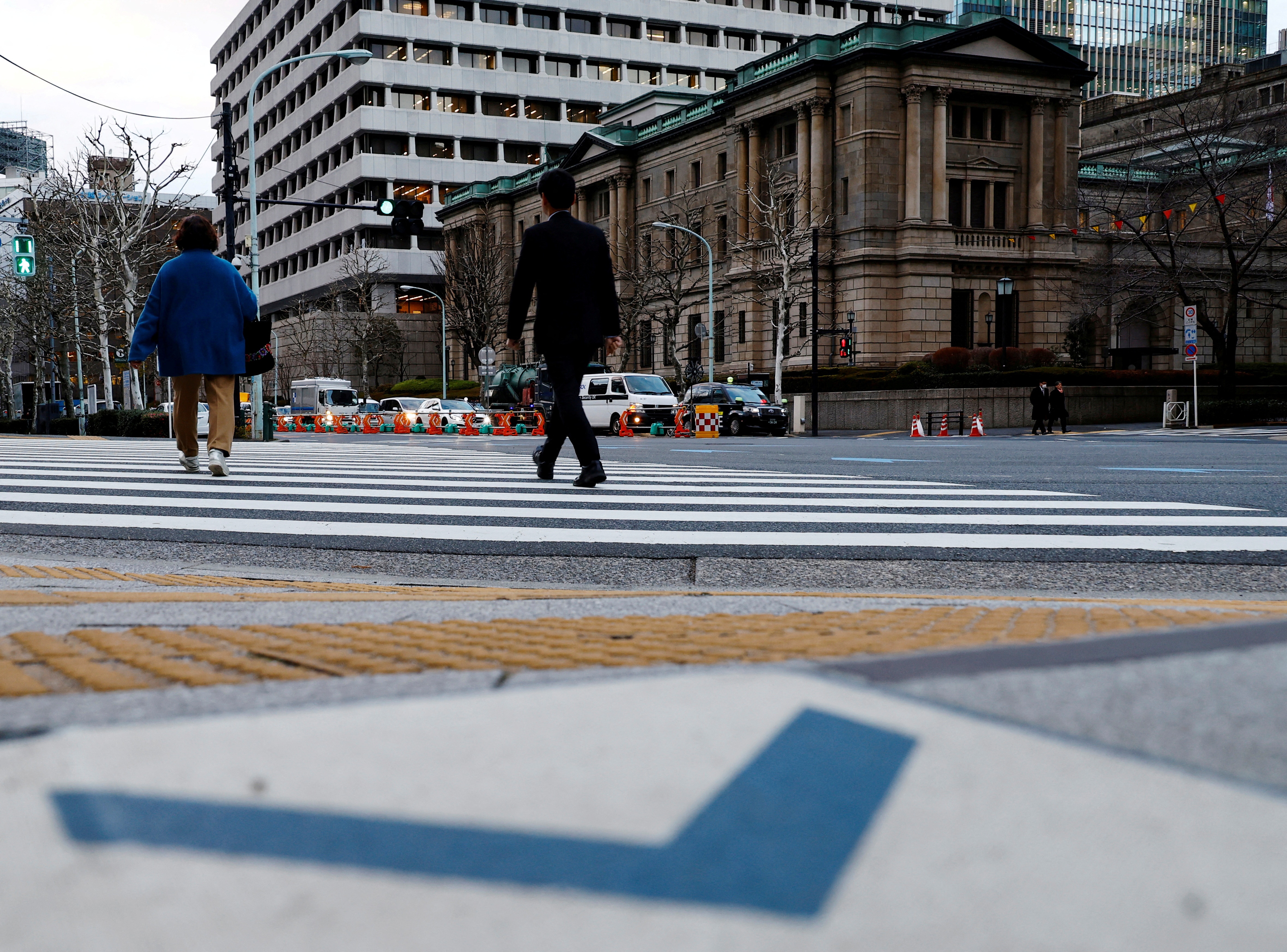 鹰派信号惹众说纷纭：日本央行将再次加息？