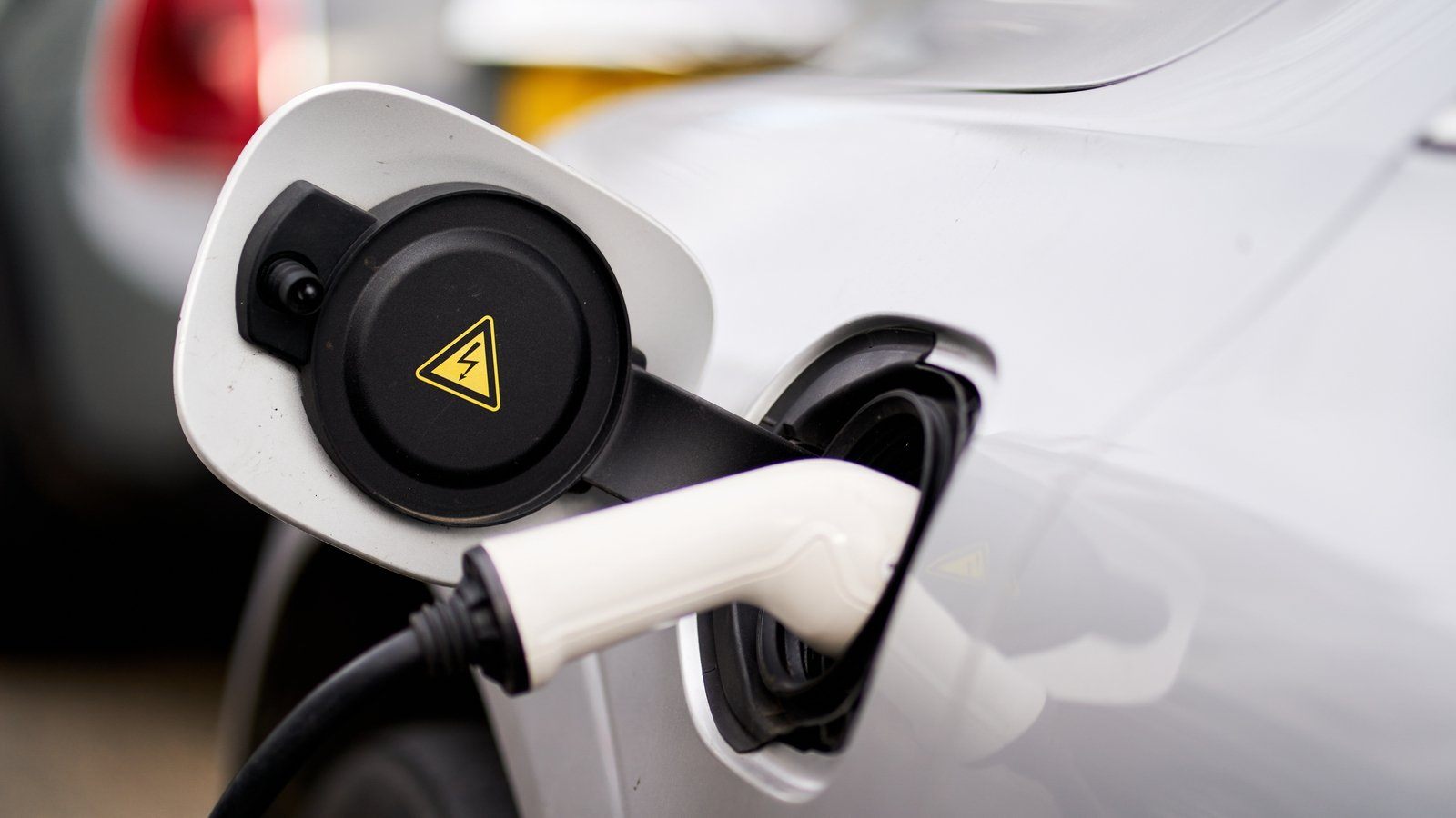 Report: U.S. EV Market Share May Exceed 50% by 2030