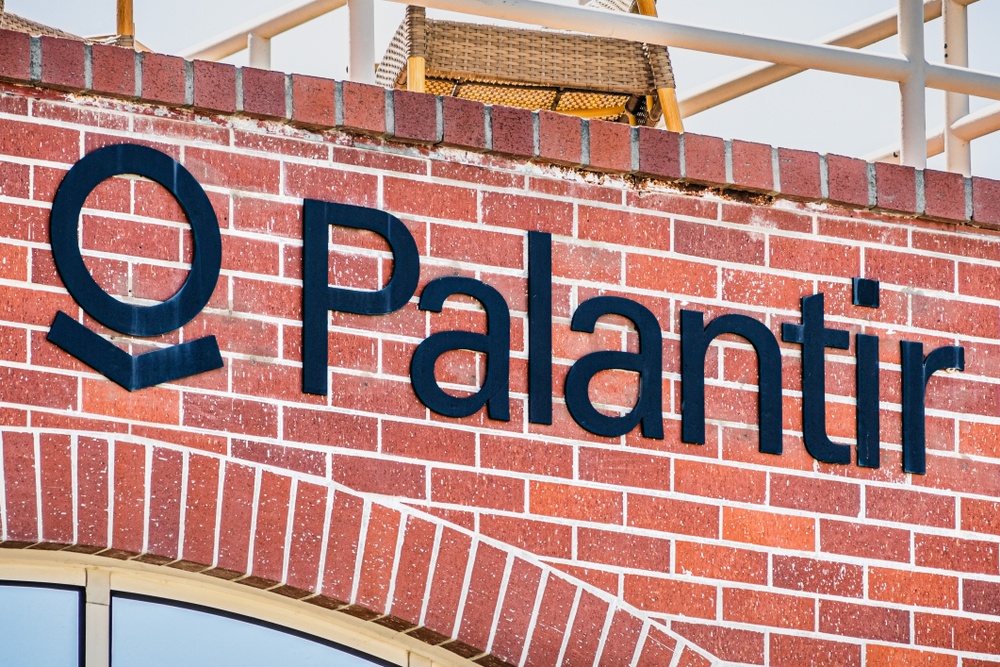 Palantir Q2 Revenue Soars 27%, AI Demand Drives Stock Surge