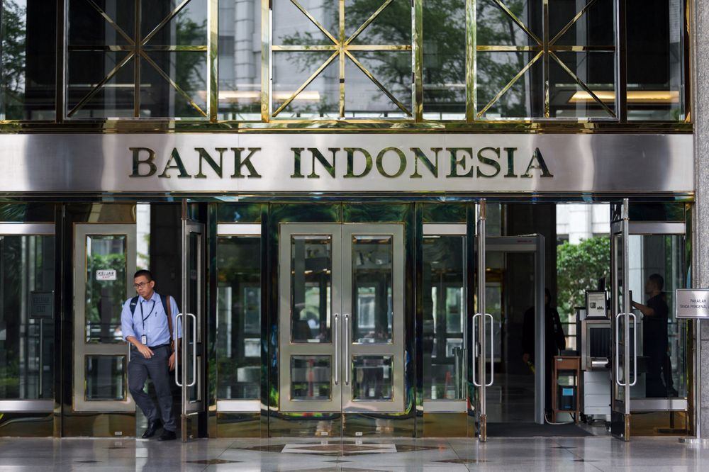 Indonesia Bank Cuts Rates For First Time Since 2021, Seizing Fed's Easing Cycle