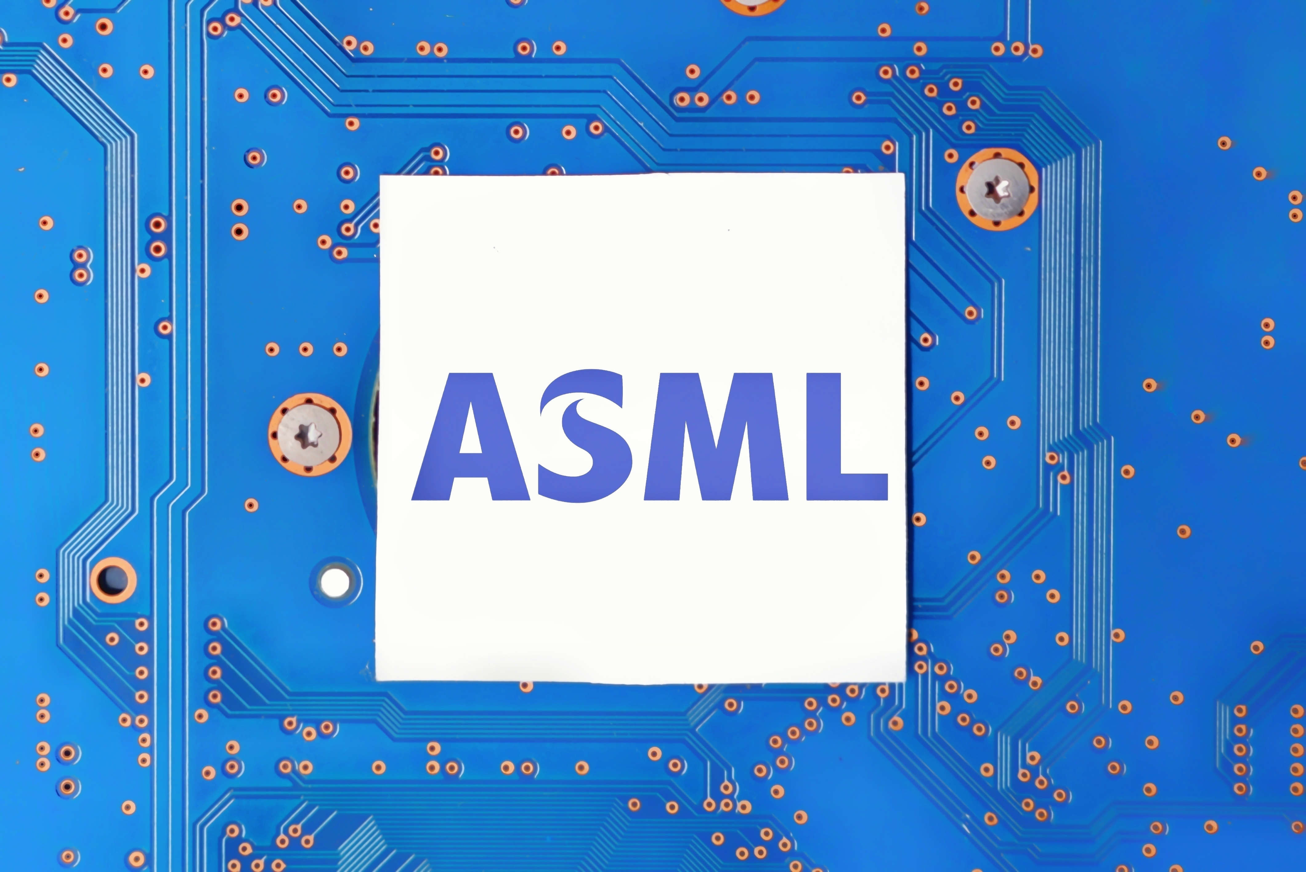 ASML财报泄露致乱 英伟达股价跟跌